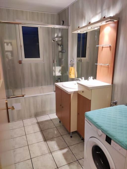 Appartement 76M2 Lumineux Centre Ville Garage Prive 3Ieme Etage Sans Ascenseur Fougeres Exterior photo